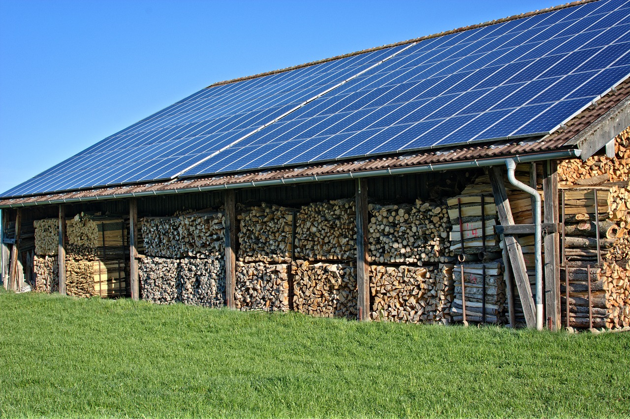 Photovoltaik für Gewerbebauten und Firmendach, Brandschutz und Versicherung, Seeblickmakler, Josef Mager